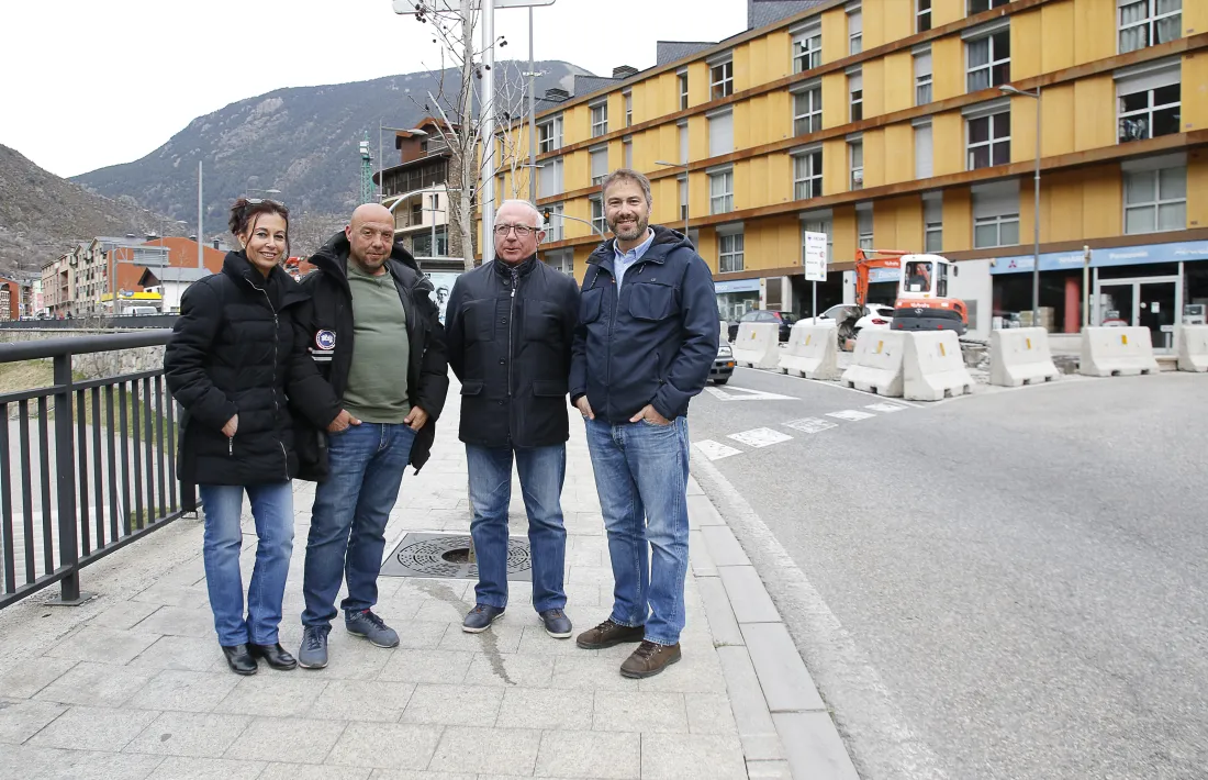 Els candidats de d’Acord a Encamp, a l’entrada que qualifiquen de “denunciable”.