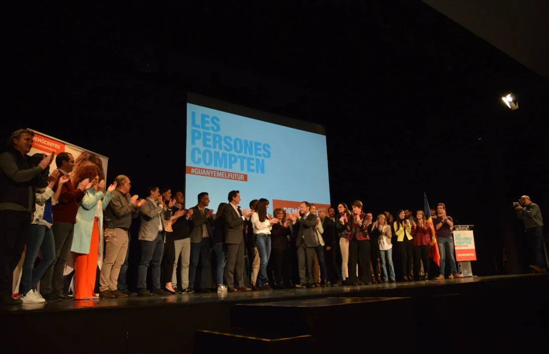 Espot amb els candidats demòcrates al final de l’acte central de campanya.
