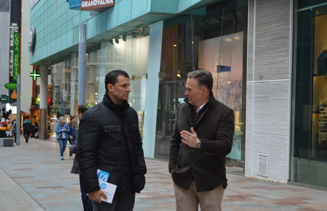 Jordi Gallardo i Ferran Costa ahir a l’avinguda Carlemany.