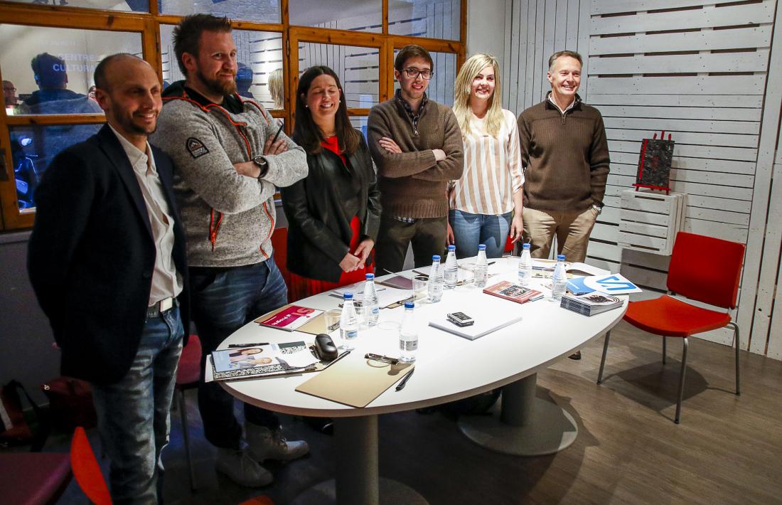 Els sis candidats que van participar ahir en el debat organitzat pel Punt d’Informació Juvenil d’Encamp.