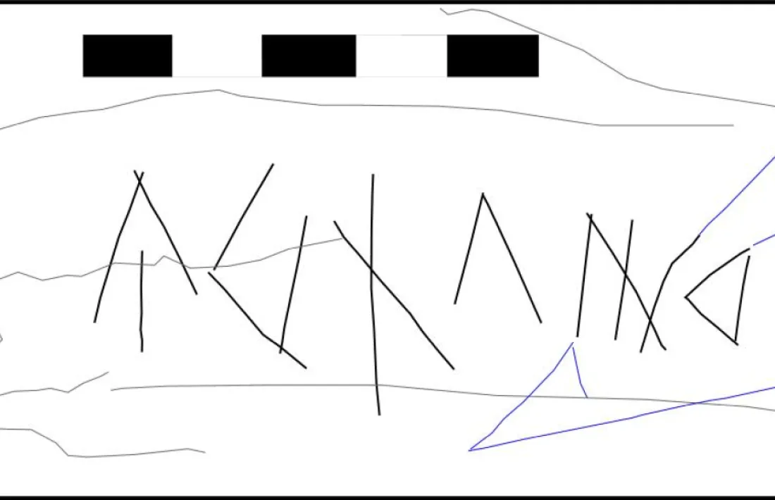 El gravat, que només un ull expert podria identificar, no fa més de deu centímetres de llargada; a baix, la transcripció que n’ha fet Joan Ferrer, màxima autoritat en paleografia ibera. Segons ell, hi diu ‘Urdalir’, i és parent dels gravats localitzats a l’abric Tarragón de València.