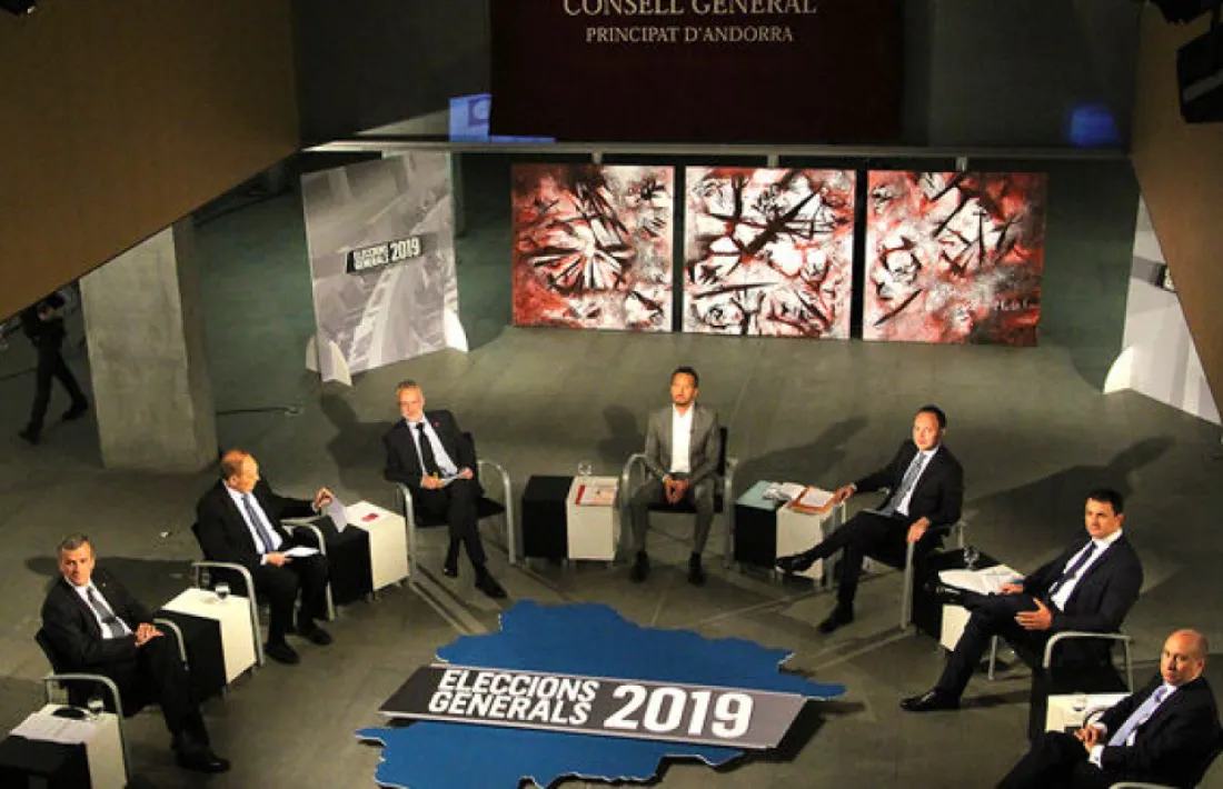 Els set candidats a cap de Govern, abans de l'inici del debat. 