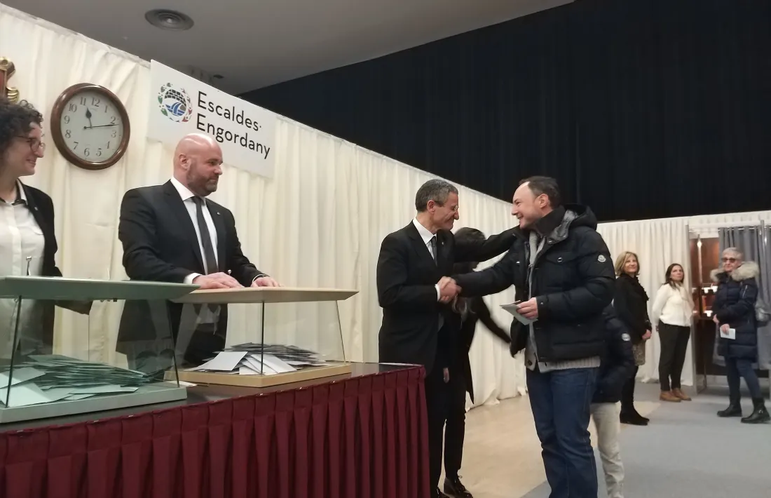 El candidat demòcrata a cap de Govern, Xavier Espot, a punt de votar a Escaldes-Engordany.