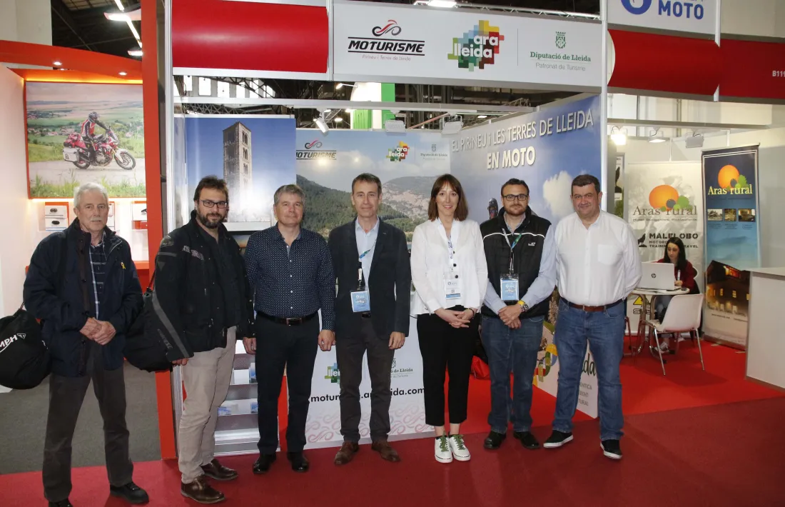 Les autoritats durant la visita a l’estand del Patronat de Turisme.