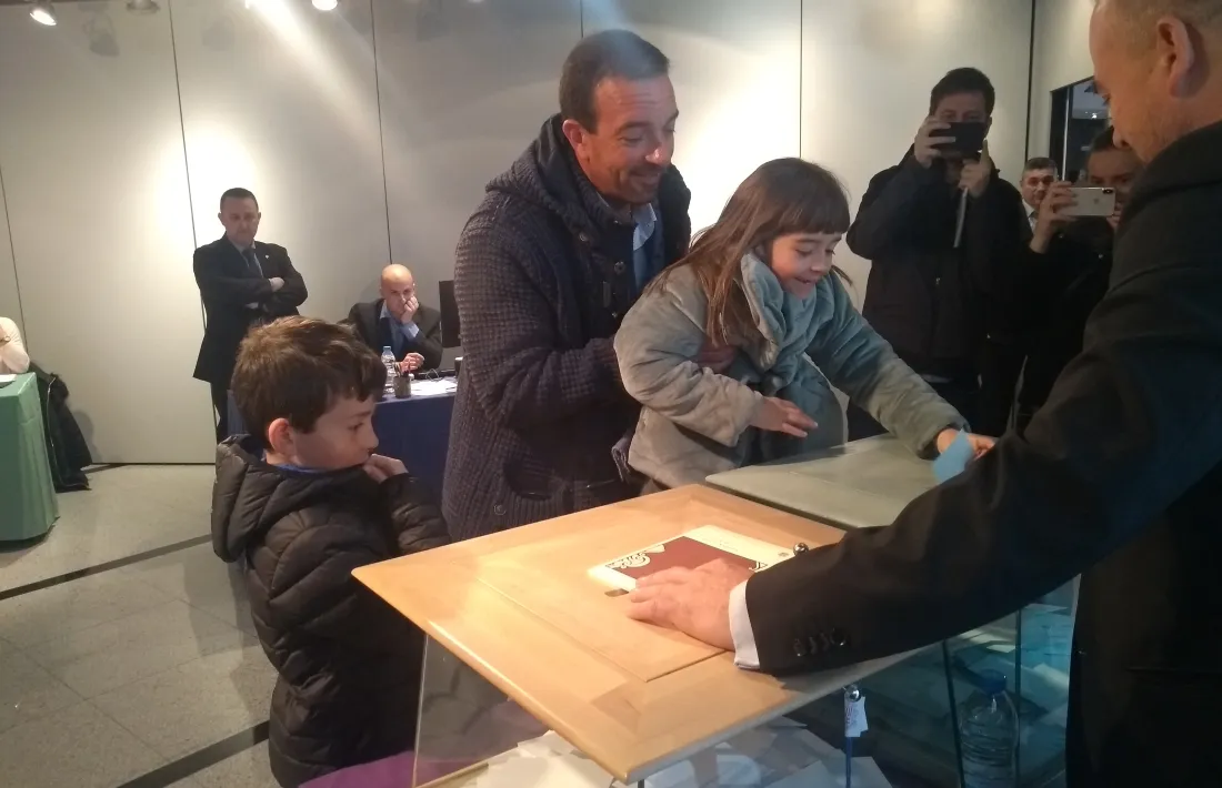 DA obté una victòria molt ajustada  i d’Acord sorprèn amb 1.005 vots