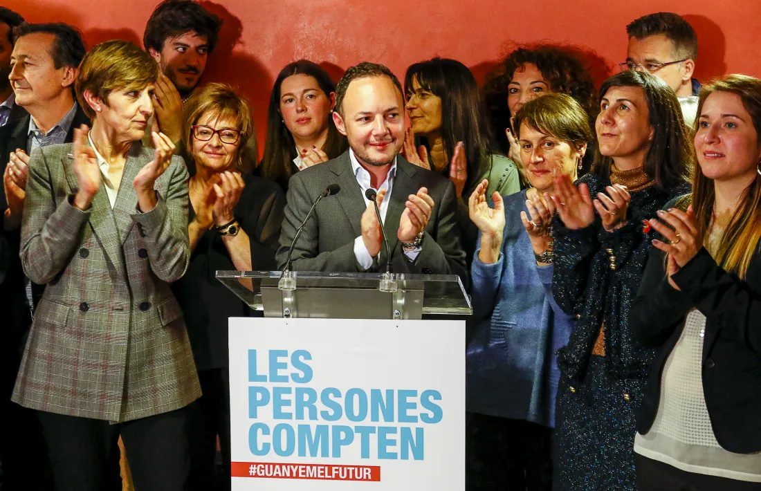 Xavier Espot, amb la resta de candidats de Demòcrates, celebra el triomf en els comicis.