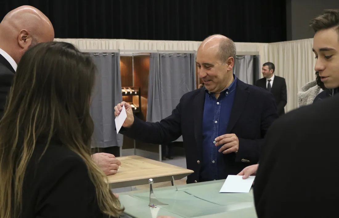 El candidat a cap de Govern d’Units pel Progrés d’Andorra, Alfons Clavera, al moment de votar.