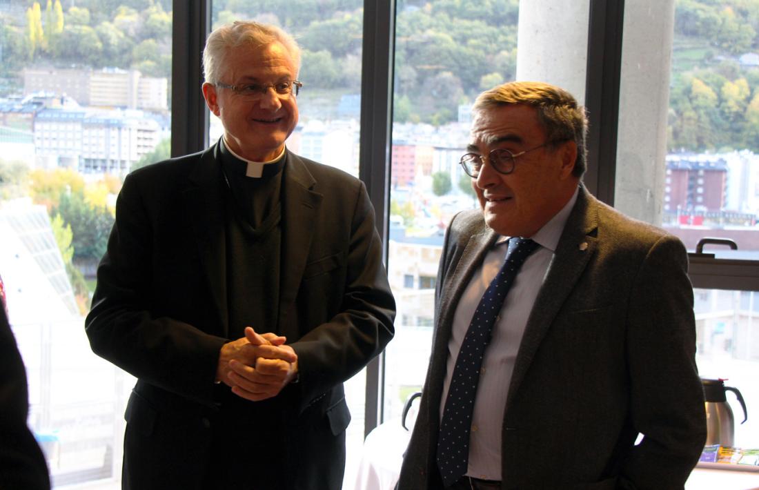L'ambaixador espanyol a Andorra, Àngel Ros, i el copríncep episcopal, Joan-Enric Vives, durant una trobada recent.