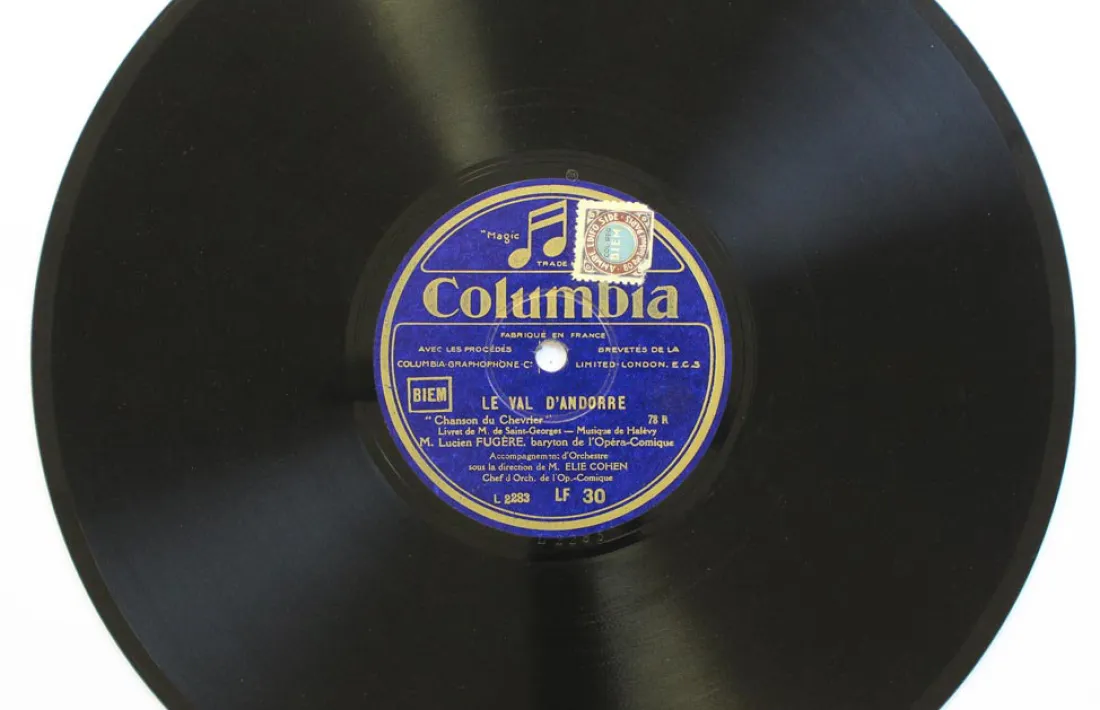 Un dels dos exemplars de ‘La chanson du chevrier’ del 1930 i amb veu del baríton Lucien Fuguère conservats a la discoteca de Radio Andorra.
