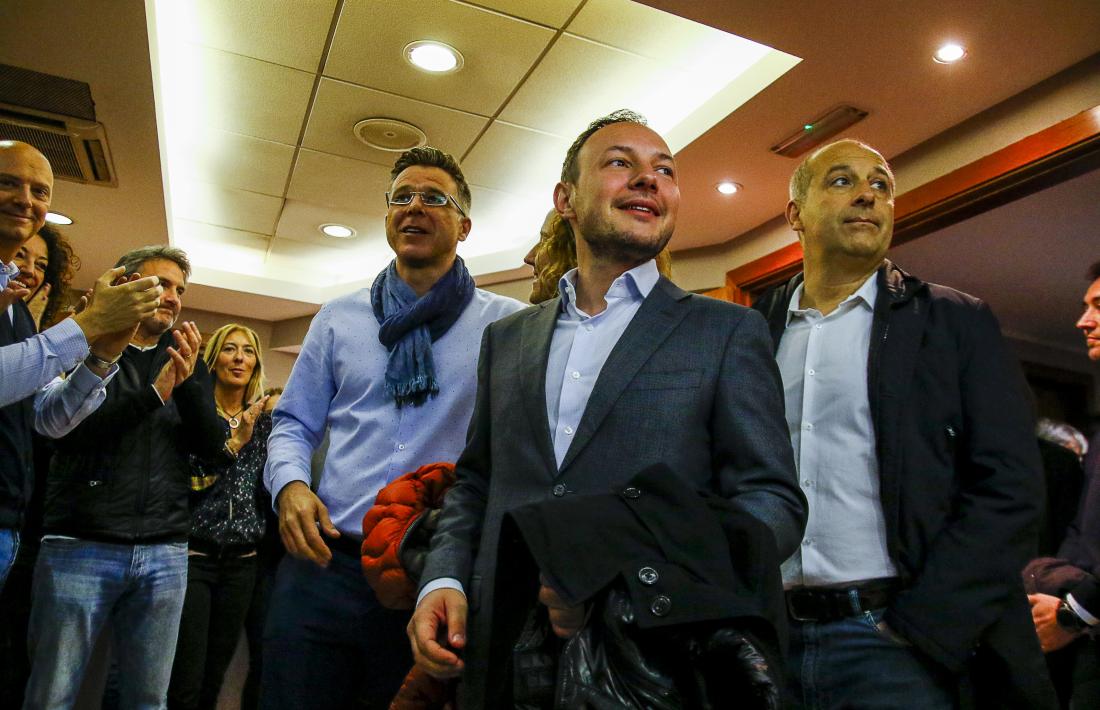 El candidat de Demòcrates, Xavier Espot, al moment d’arribar a l’hotel on la formació va seguir l’escrutini dels comicis.