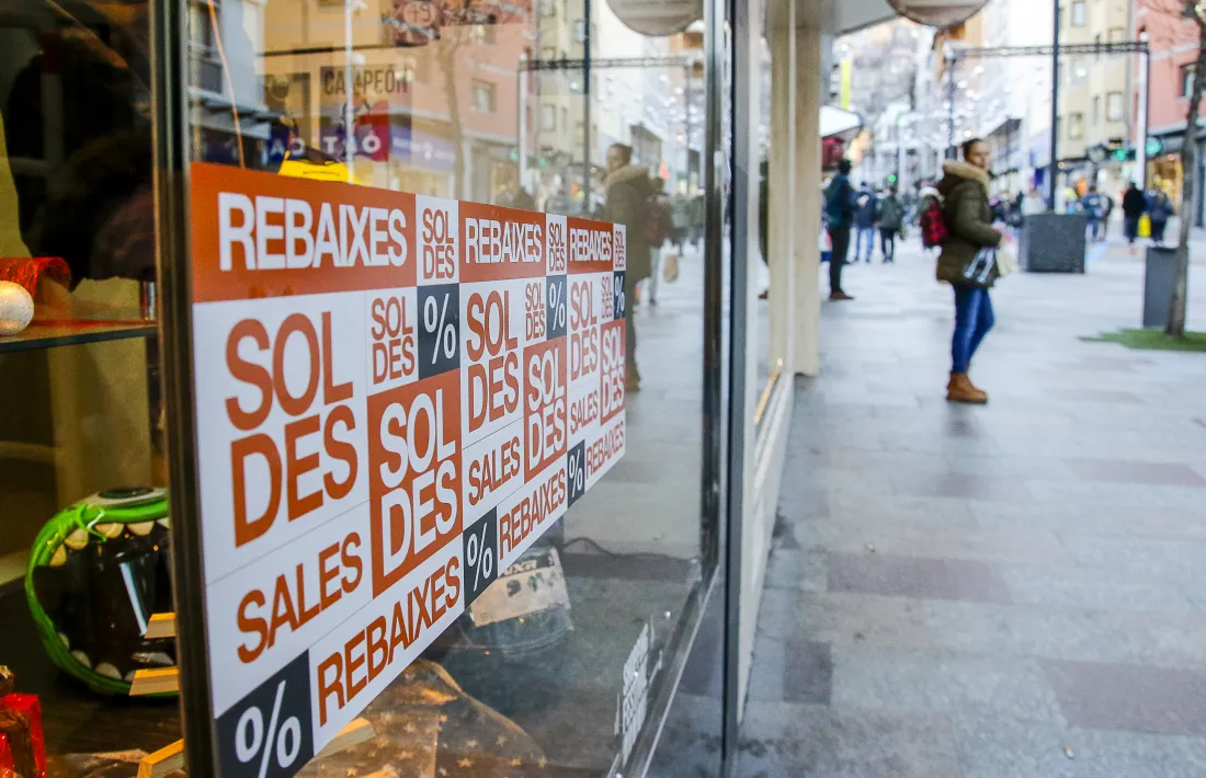 Seguint les pautes del Pla estratègic del turisme de compres, el període de rebaixes es redueix a poc més de dos mesos.