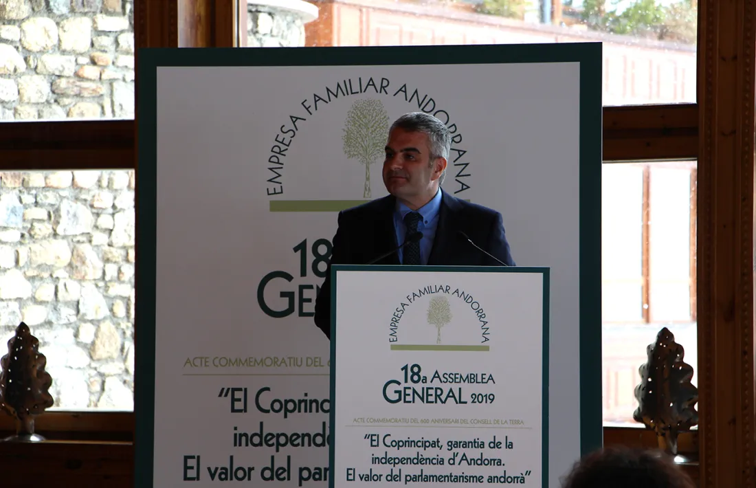 El notari Isidre Bartumeu, durant la conferència.