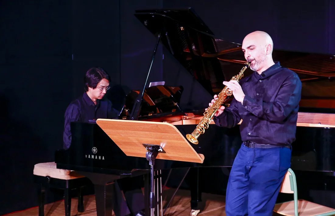 El saxofonista Mariano García va protagonitzar ahir el segon concert del Sax Fest, a la sala d'actes de la Llacuna.