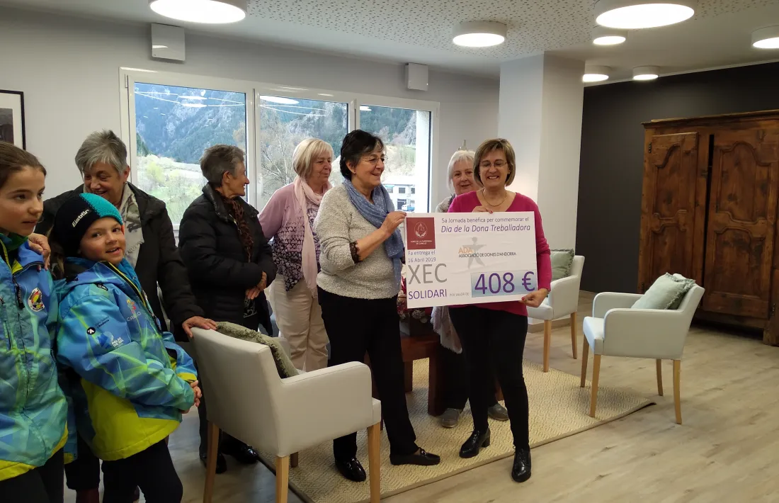 Lliurament del xec del Comú de Canillo a l’ADA. 