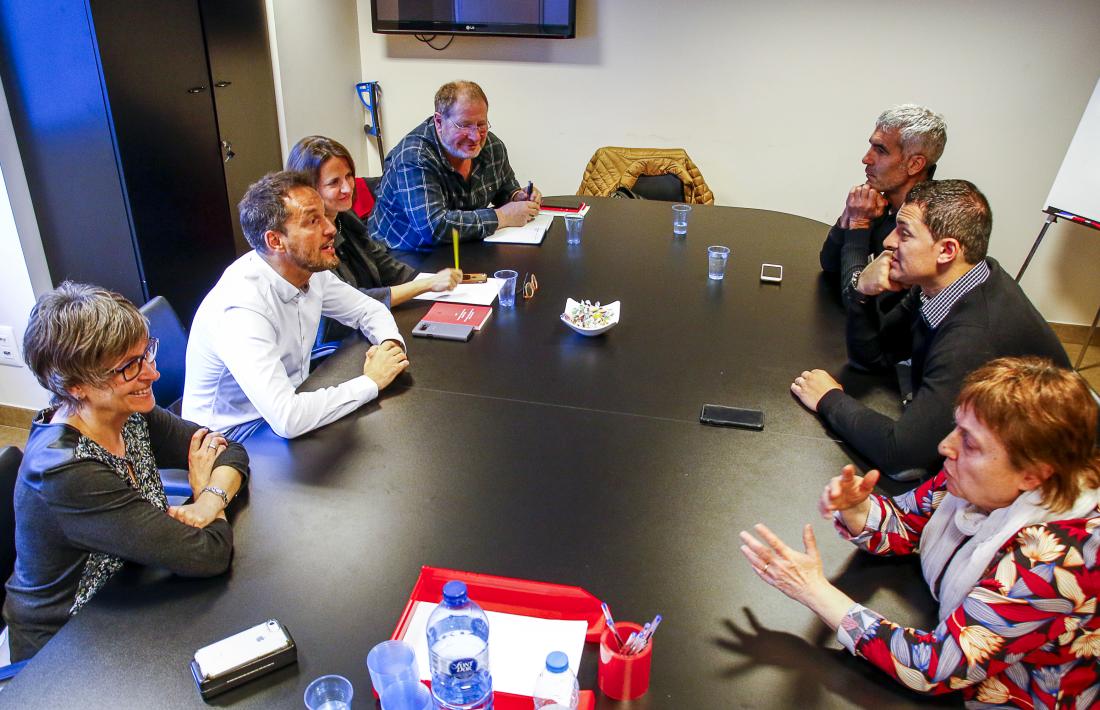 Un moment de la trobada entre els consellers generals electes del Partit Socialdemòcrata i de Liberals d’Andorra.
