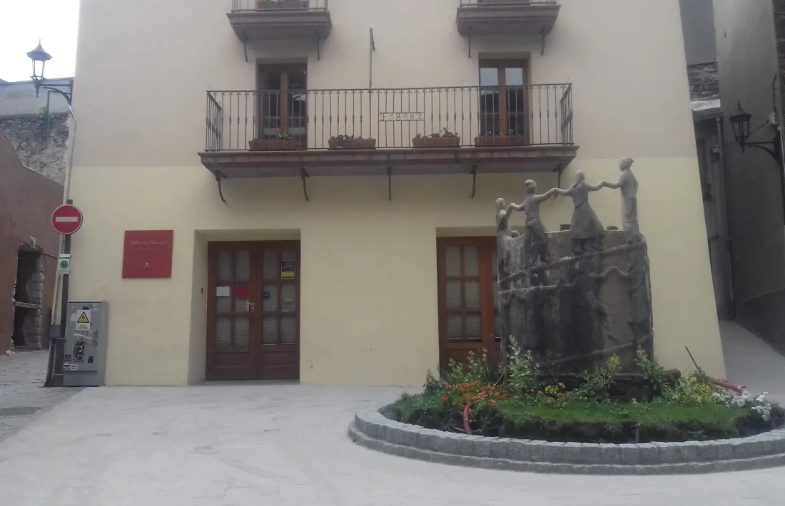 La placeta de Sant Esteve, amb la nova jardinera.