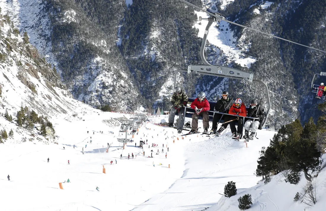 Esquiadors a les pistes de l’estació massanenca Vallnord Pal Arinsal.
