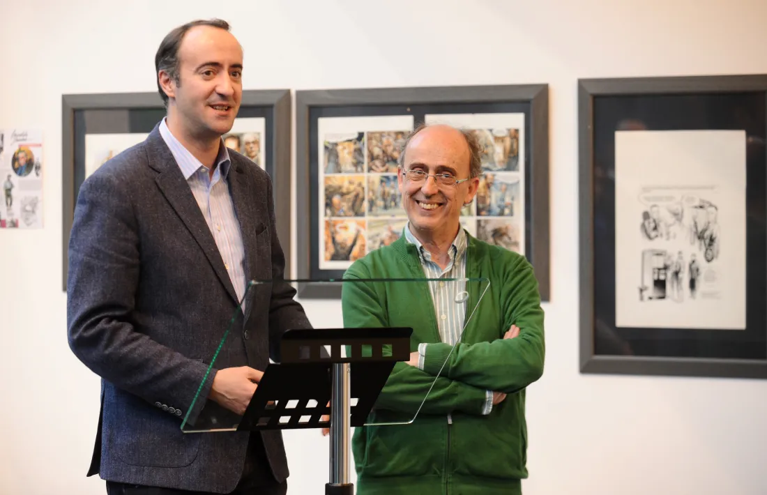Pieras, a la dreta, en el moment que el cònsol Baró va anunciar per sorpresa que el Museu del Còmic durà el seu nom.