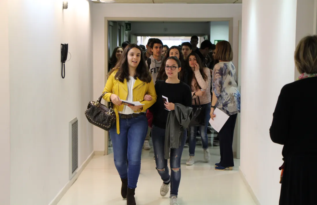 Alumnes abans d'entrar als exàmens de la convocatòria anterior.