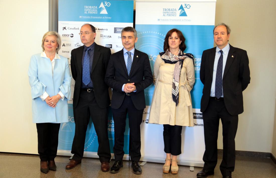 El president de l'Associació Trobada Empresarial al Pirineu, Vicenç Voltes, amb altres representants de l'entitat organitzadora.