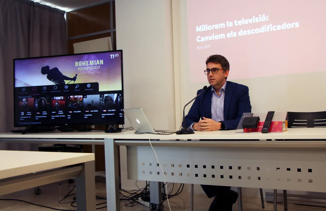 El portaveu d'Andorra Telecom, Carles Casadevall, durant la roda de premsa.