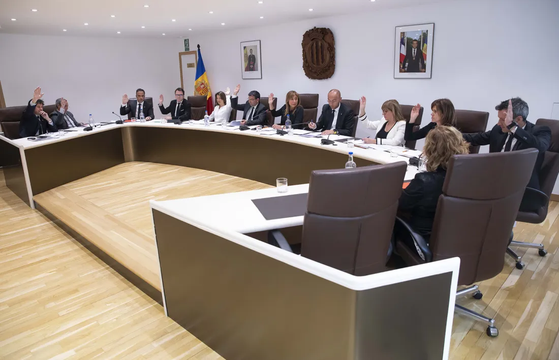 Un moment de la sessió del consell de Comú d’Andorra la Vella en què es van adjudicar els treballs.