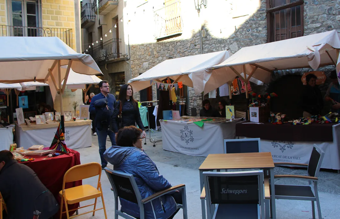 Aspecte que presentava aquest dissabte a la tarda el Mercat de la Vall.
