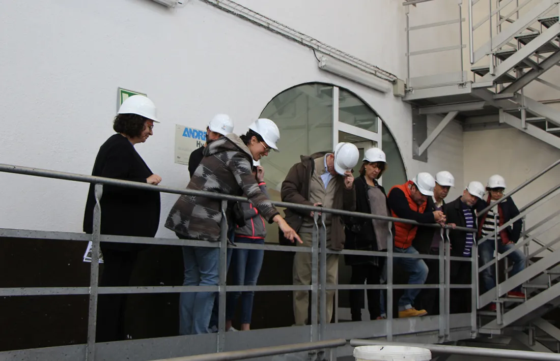 Un moment de la visita a les entranyes de la central hidroelèctrica de FEDA.