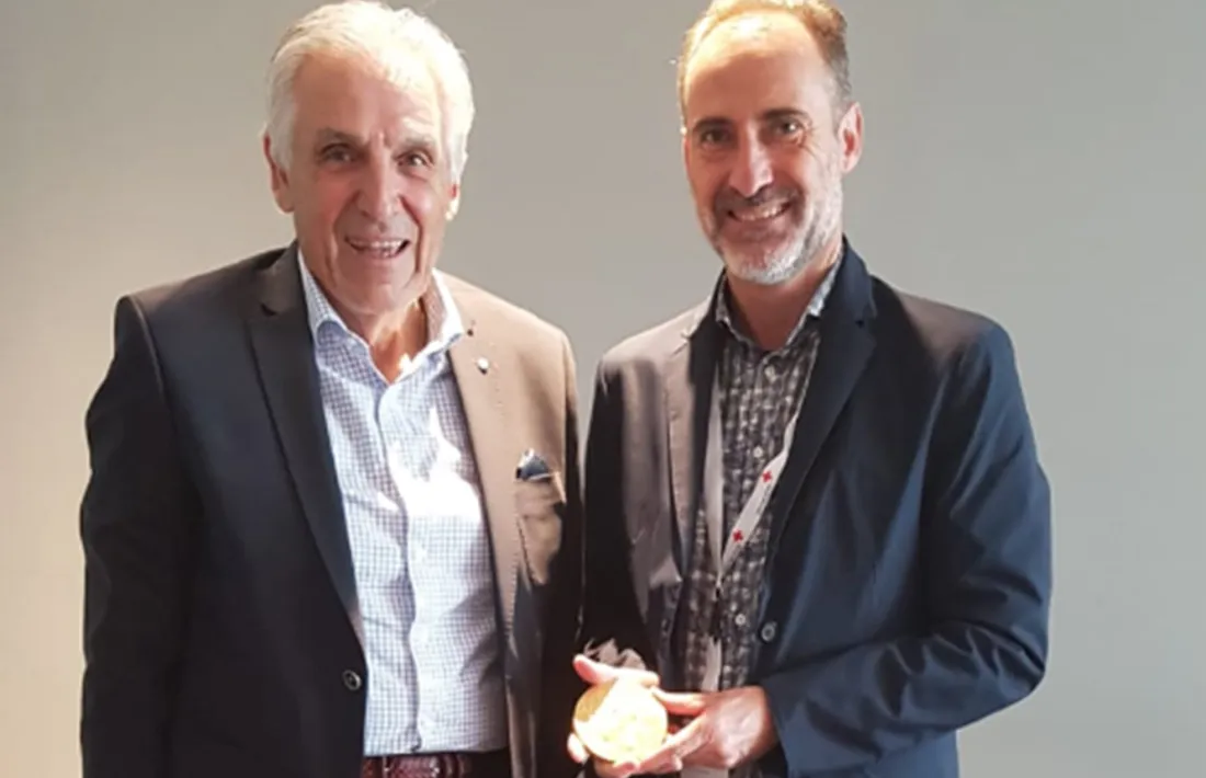 Fraissinet amb el president de la Creu Roja Francesa, Jean-Jacques Eledjam.