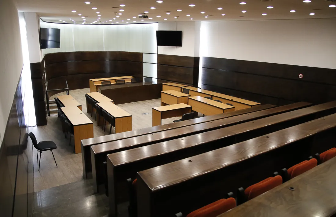 La sala Prada Casadet compta amb un circuit de càmeres de vigilància per seguretat. 