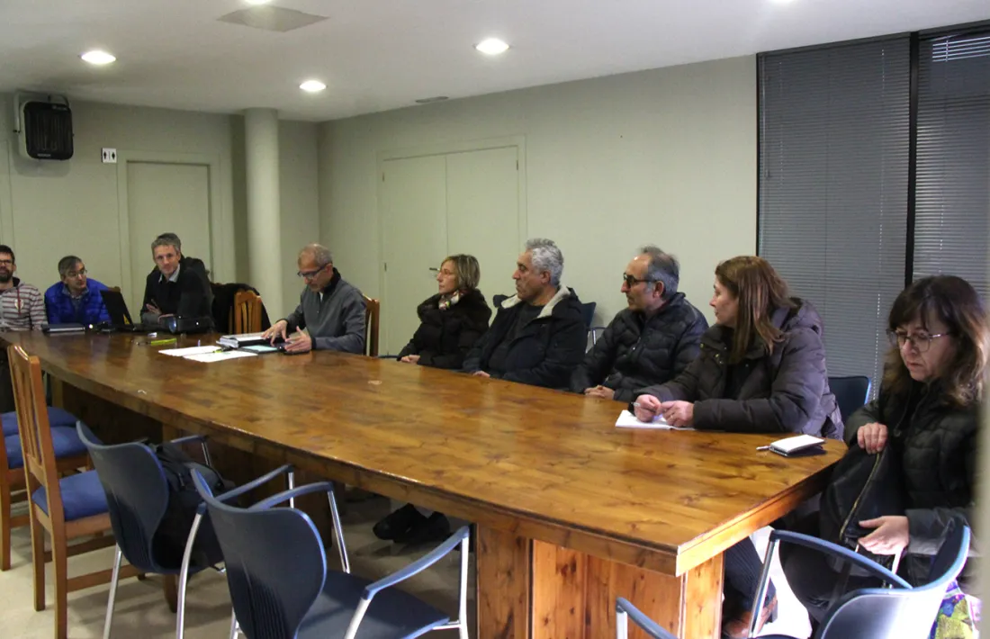 La primera reunió que van mantenir la plataforma Aldosa Veïns i FEDA abans de l'inici de les obres.