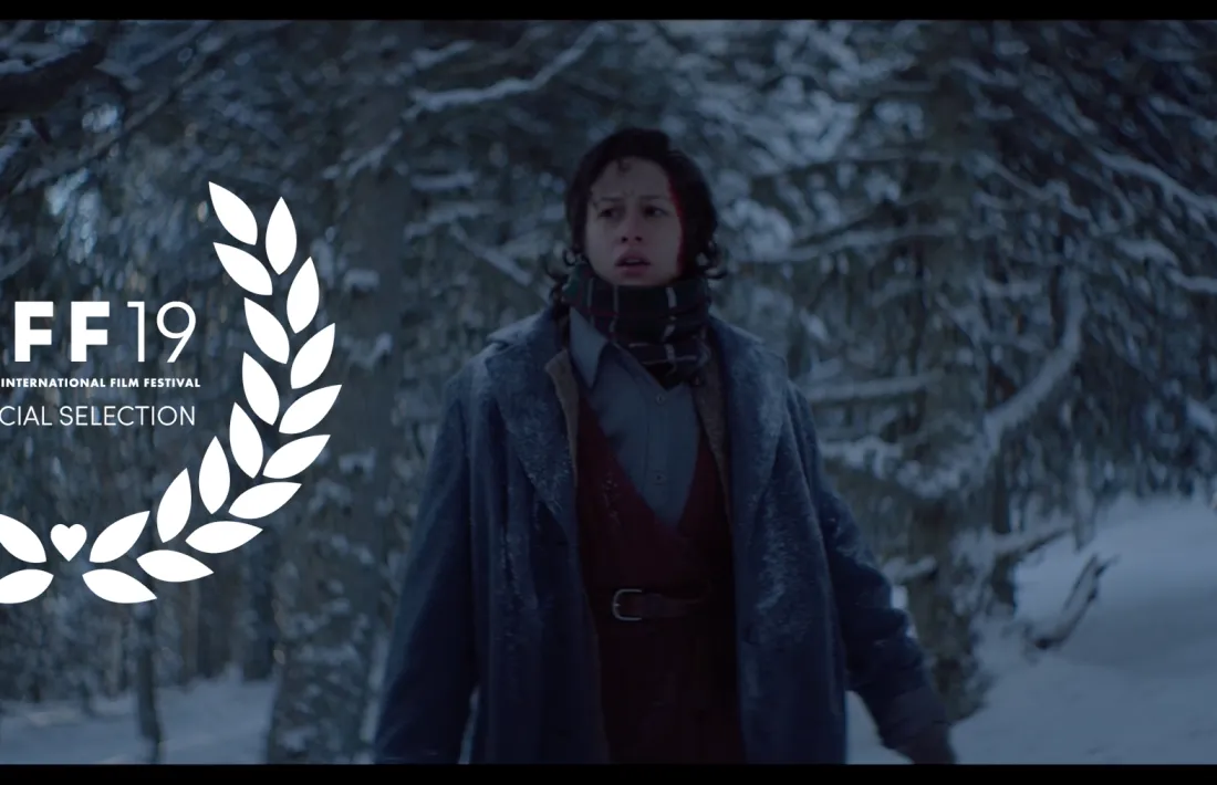 Fotograma de 'Le Blizzard' amb la mosca de la selecció oficial a l'Odense International Film Festival.