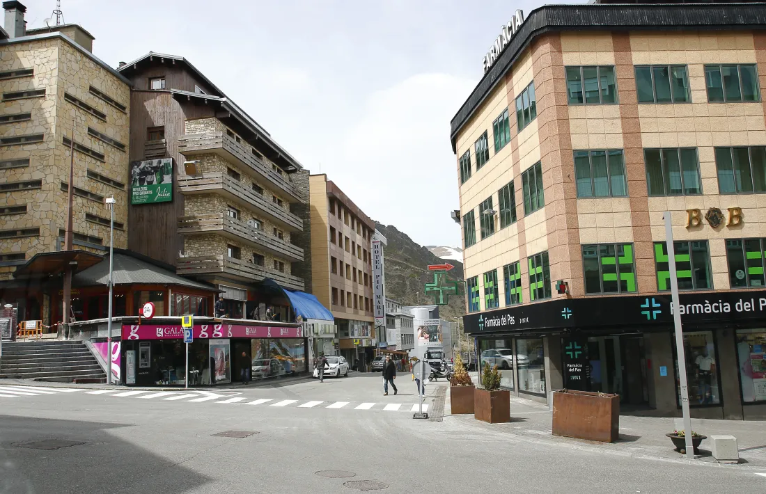 Els carrers del Pas de la Casa, buits arran del tall de l’RN-22.