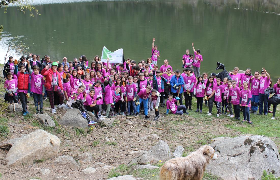 El grup d'infants que han col·laborat. 