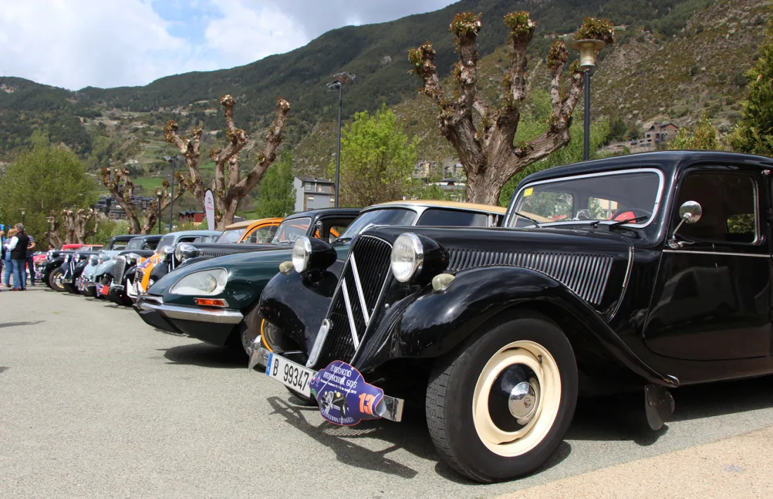 Alguns dels vehicles exposats a la Weekend Internacional dels anys 60.