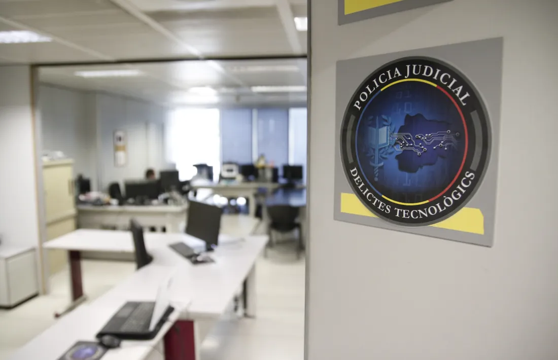 Quatre agents treballen en el Grup de delictes tecnològics de l’àrea de Policia Judicial i Investigació Criminal. 