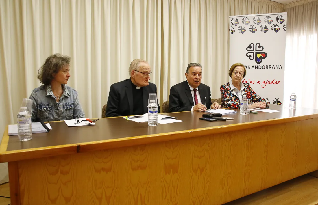 La presentació de la memòria va comptar amb Txiqui Bruna, Ramon Sàrries, Amadeu Rocamora i la vicepresidenta, Canòlich Baró.