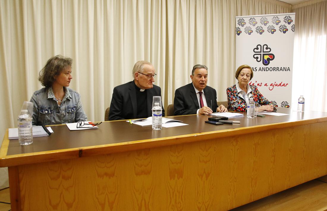 La presentació de la memòria va comptar amb Txiqui Bruna, Ramon Sàrries, Amadeu Rocamora i la vicepresidenta, Canòlich Baró.