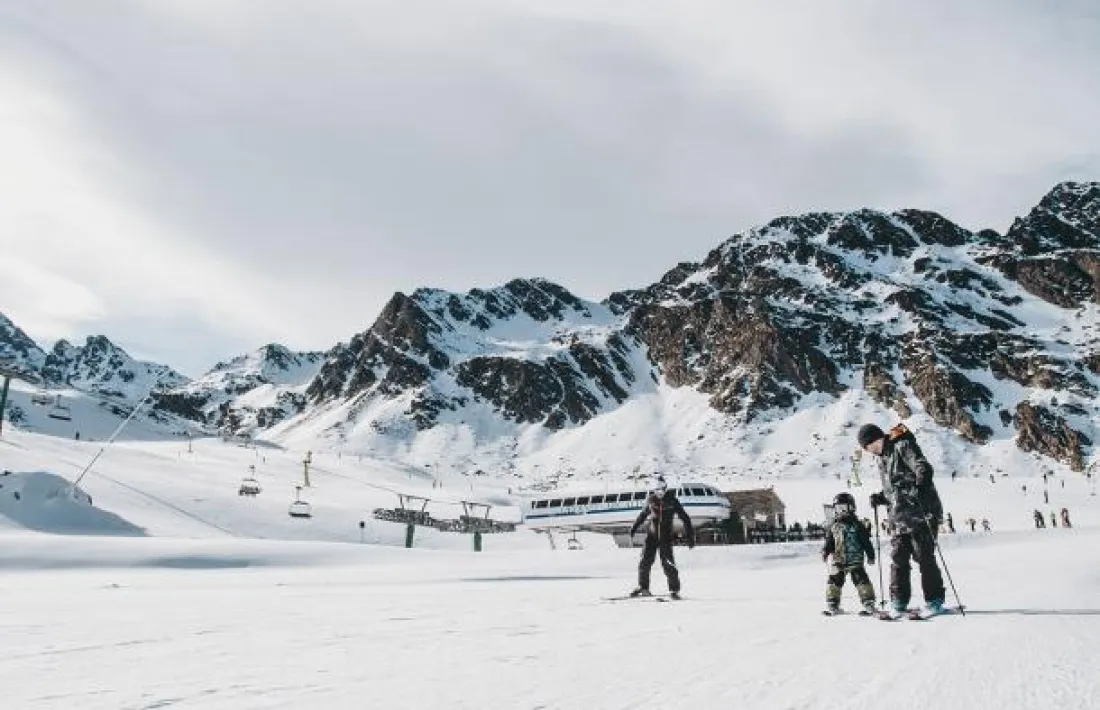 Esquiadors a les pistes d'Arcalís.