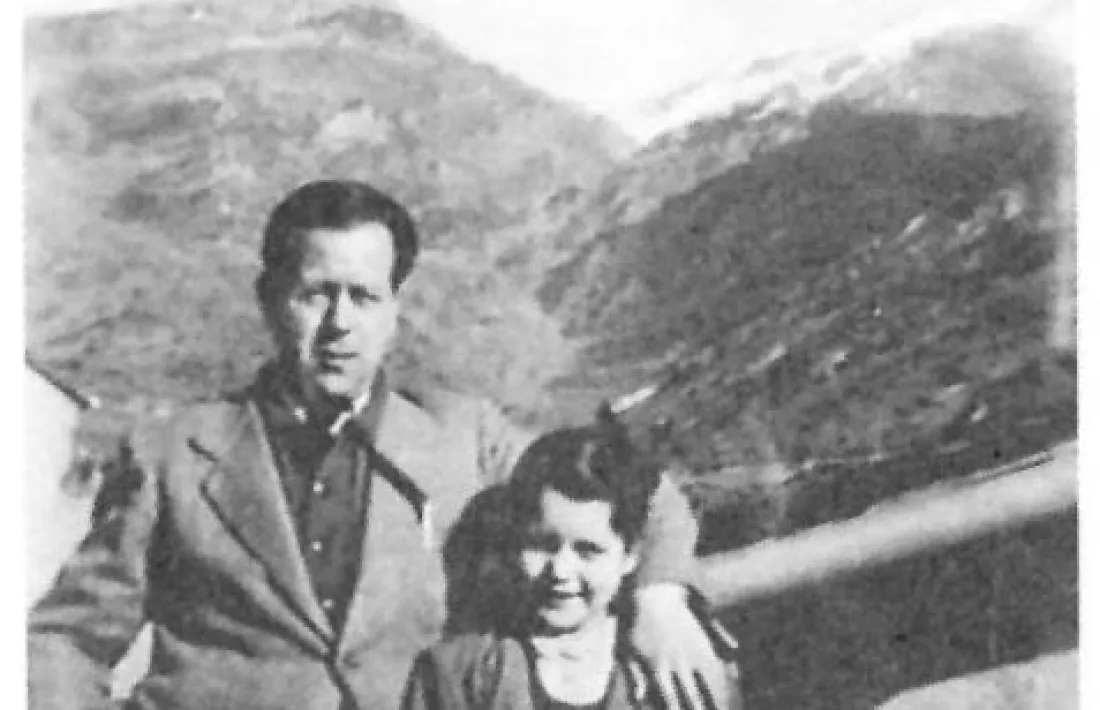 Francesc Viadiu i la seva filla, Maria Rosa, en els anys que van viure al carrer dels Xiulets de Sant Julià, entre el 1940 i el 1952.