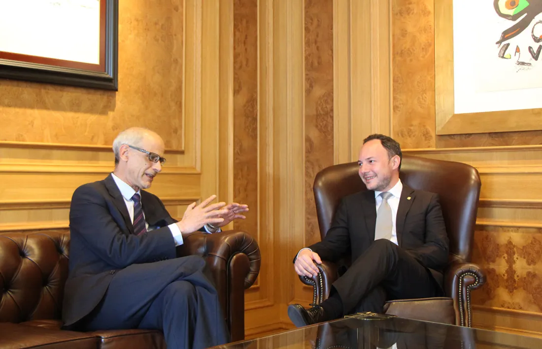 El nou cap de Govern, Xavier Espot, i el cap sortint, Toni Martí, durant la breu trobada que han mantingut.