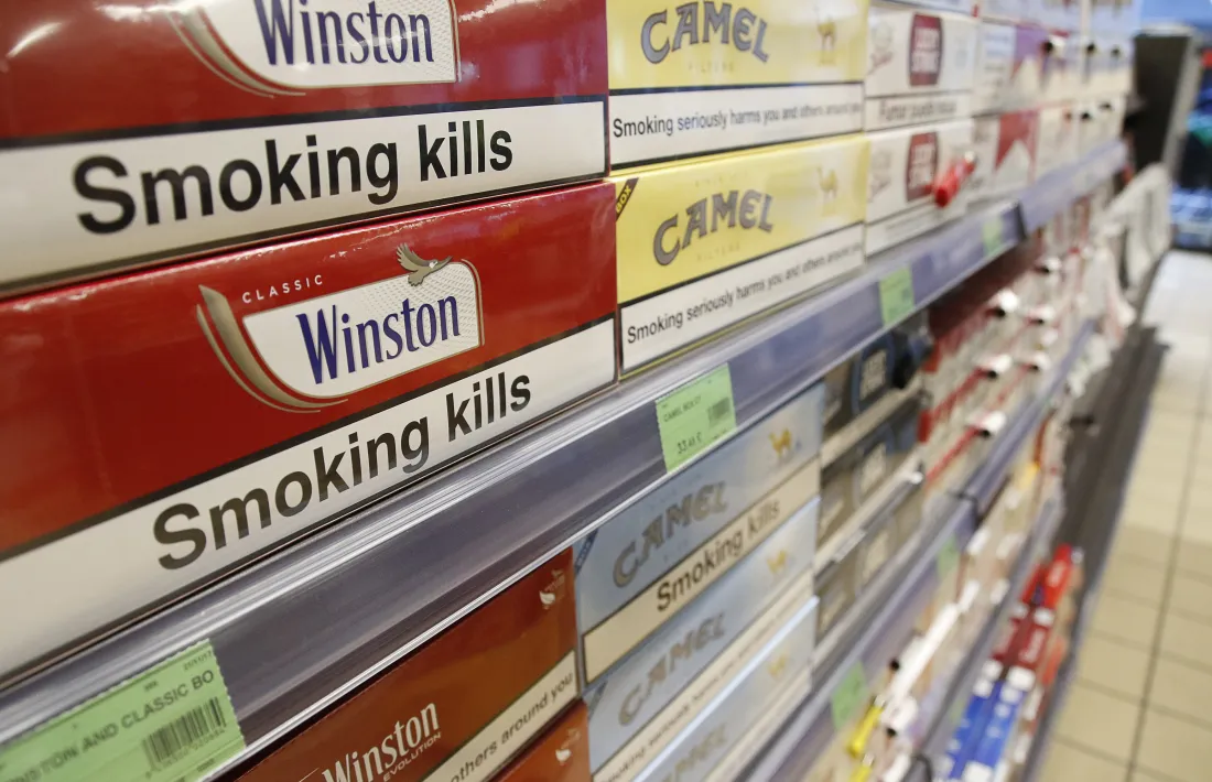 Cartrons de tabac en un establiment del Principat.