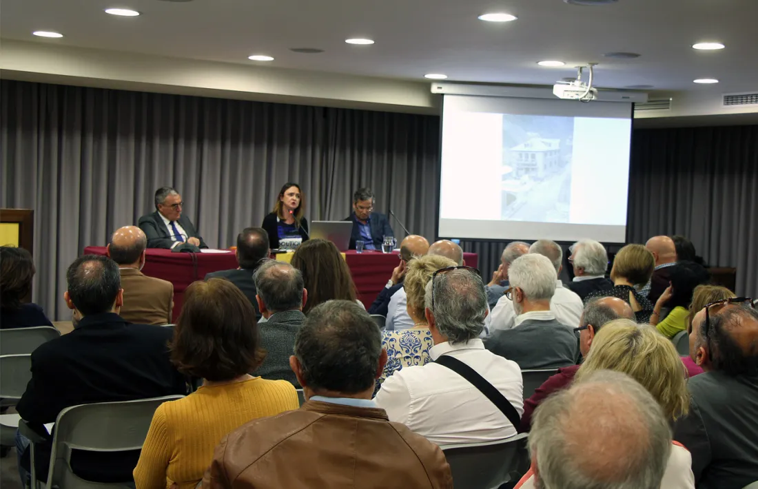 Àngel Ros, Amparo Soriano i Joan Lluís Ayala, ahir l’ambaixada espanyola.