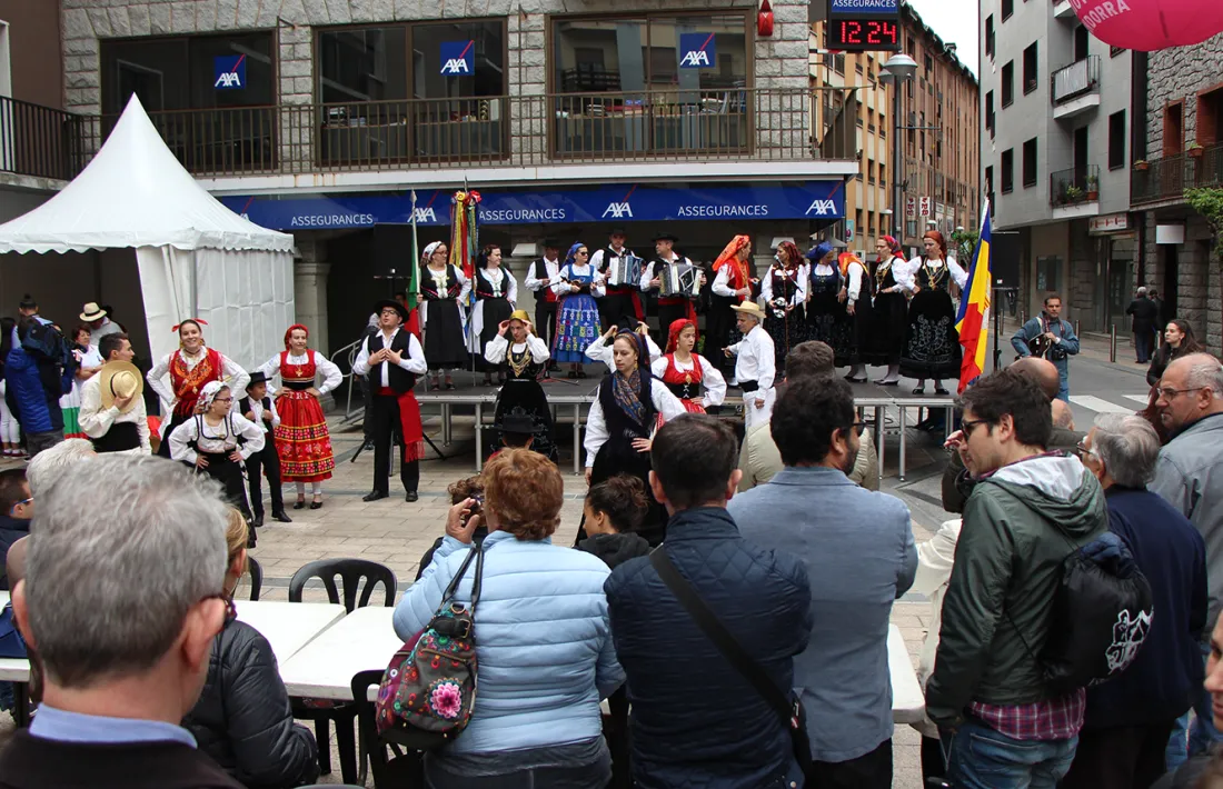 La Setmana de la diversitat cultural va arrencar dilluns i es va clausurar ahir a la plaça Guillemó de la capital.
