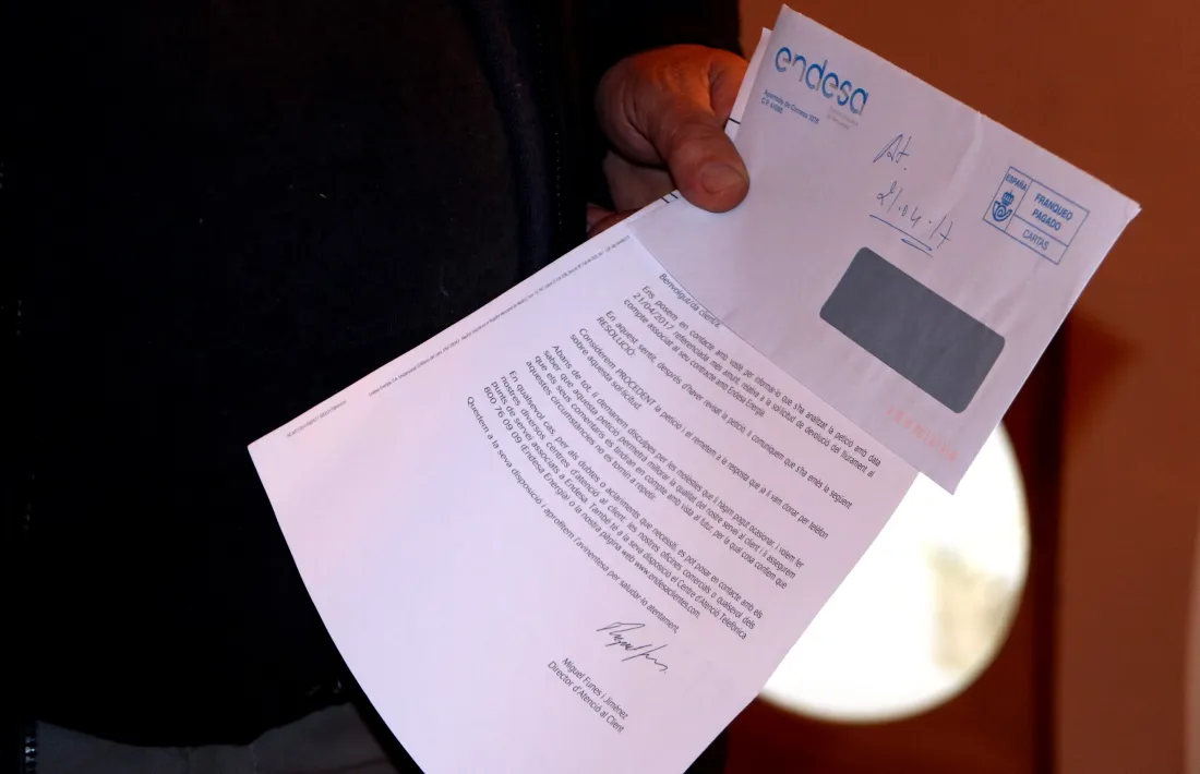 Una de les cartes d’Endesa a una veïna amb relació a l’IVA pendent de liquidar.