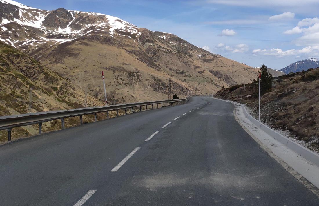 La carretera d’accés a França.