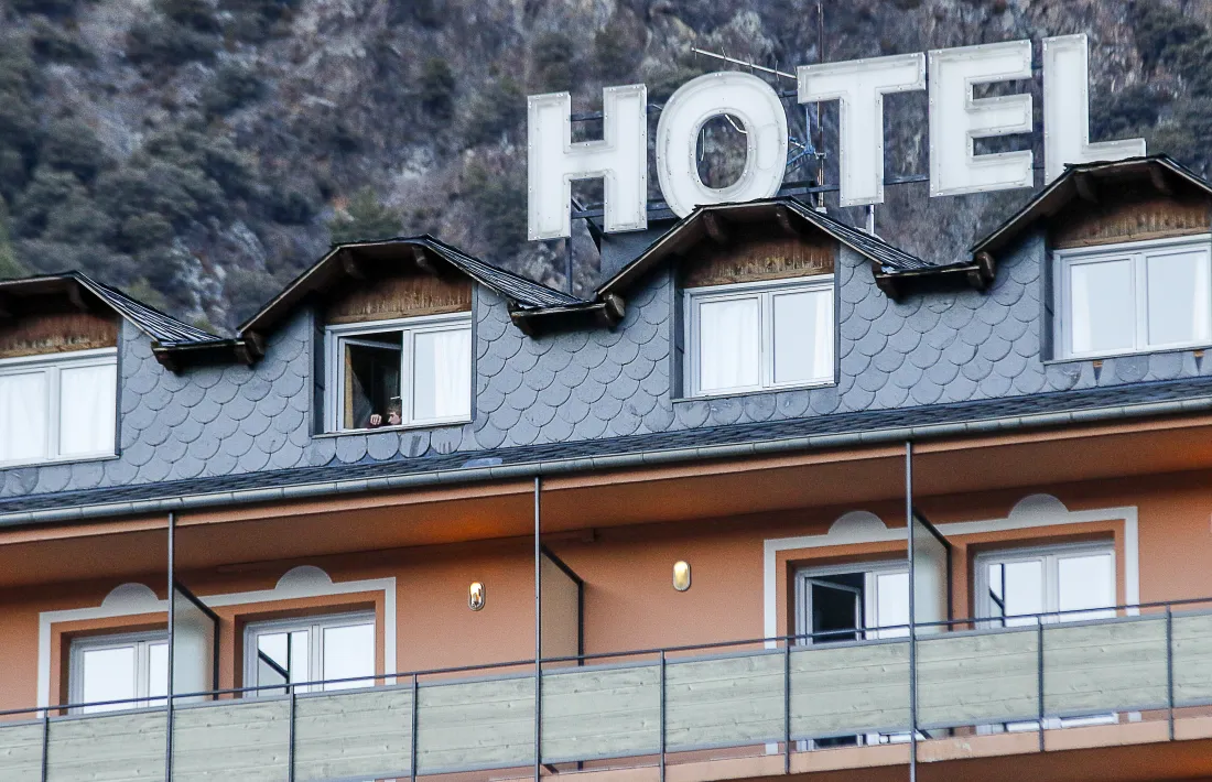 La façana d’un establiment hoteler del país.