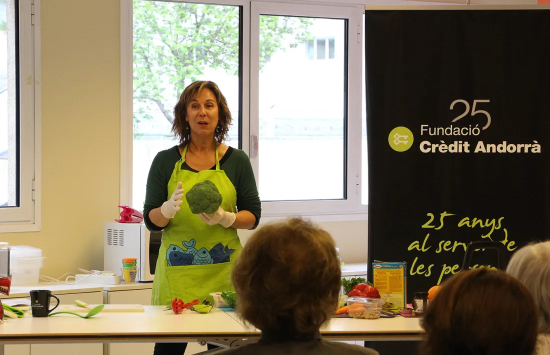 La dietista Marta Pons durant un taller anterior a L'espai.