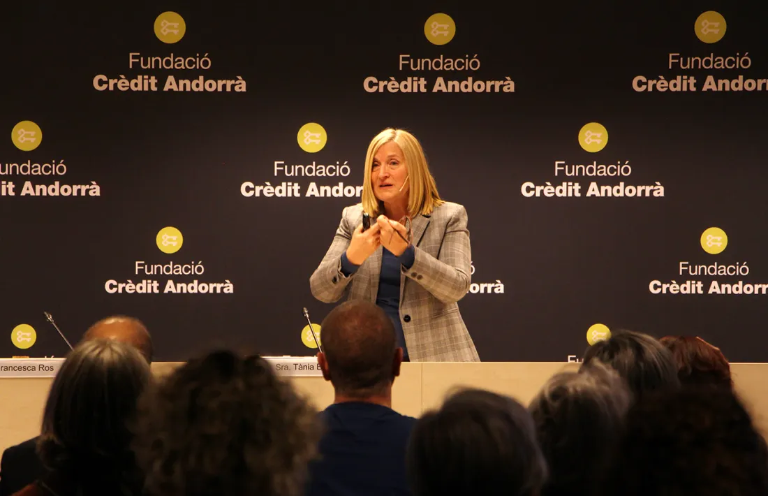 Un moment de la conferència de Tània Estapé a l’edifici Crèdit Centre, ahir.