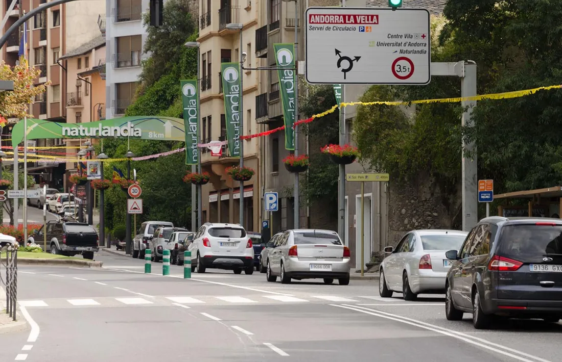 Retencions de vehicles a l'entrada de Sant Julià de Lòria.